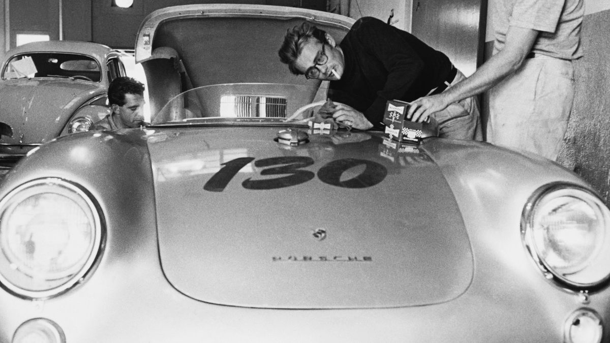 Rebel bez příčiny James Dean se před 70 lety zabil v Porsche, ale jezdit začínal na české motorce ČZ